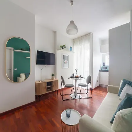 The Rent - One-bedroom With A Terrace In Corso Sempione 밀라노