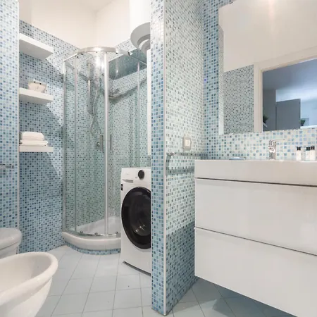 The Rent - One-bedroom With A Terrace In Corso Sempione 밀라노